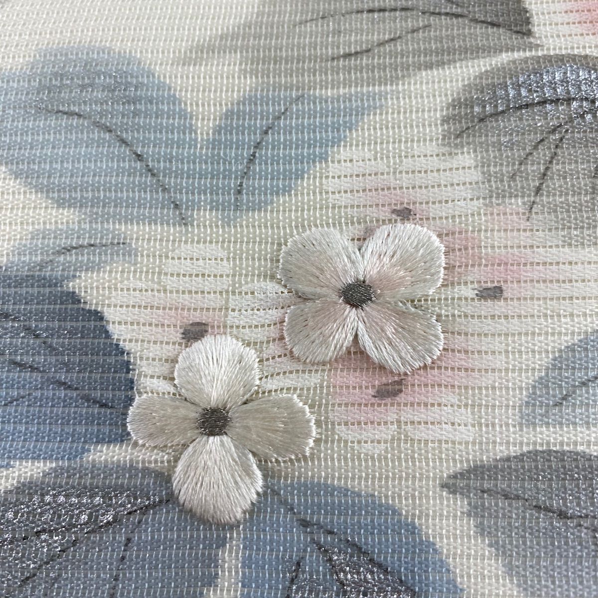 名古屋帯 秀品 落款 夏帯 絽 草花 刺繍 銀彩 クリーム 正絹