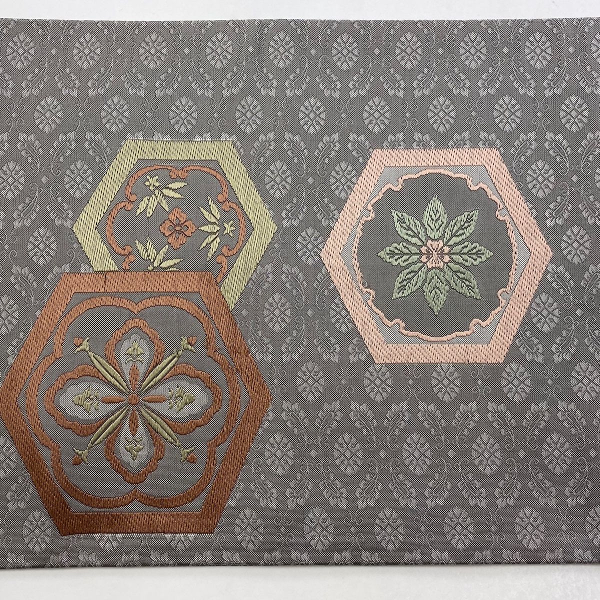 袋帯 秀品 亀甲 花 刺繍 灰色 六通 正絹 【中古】 - メルカリ