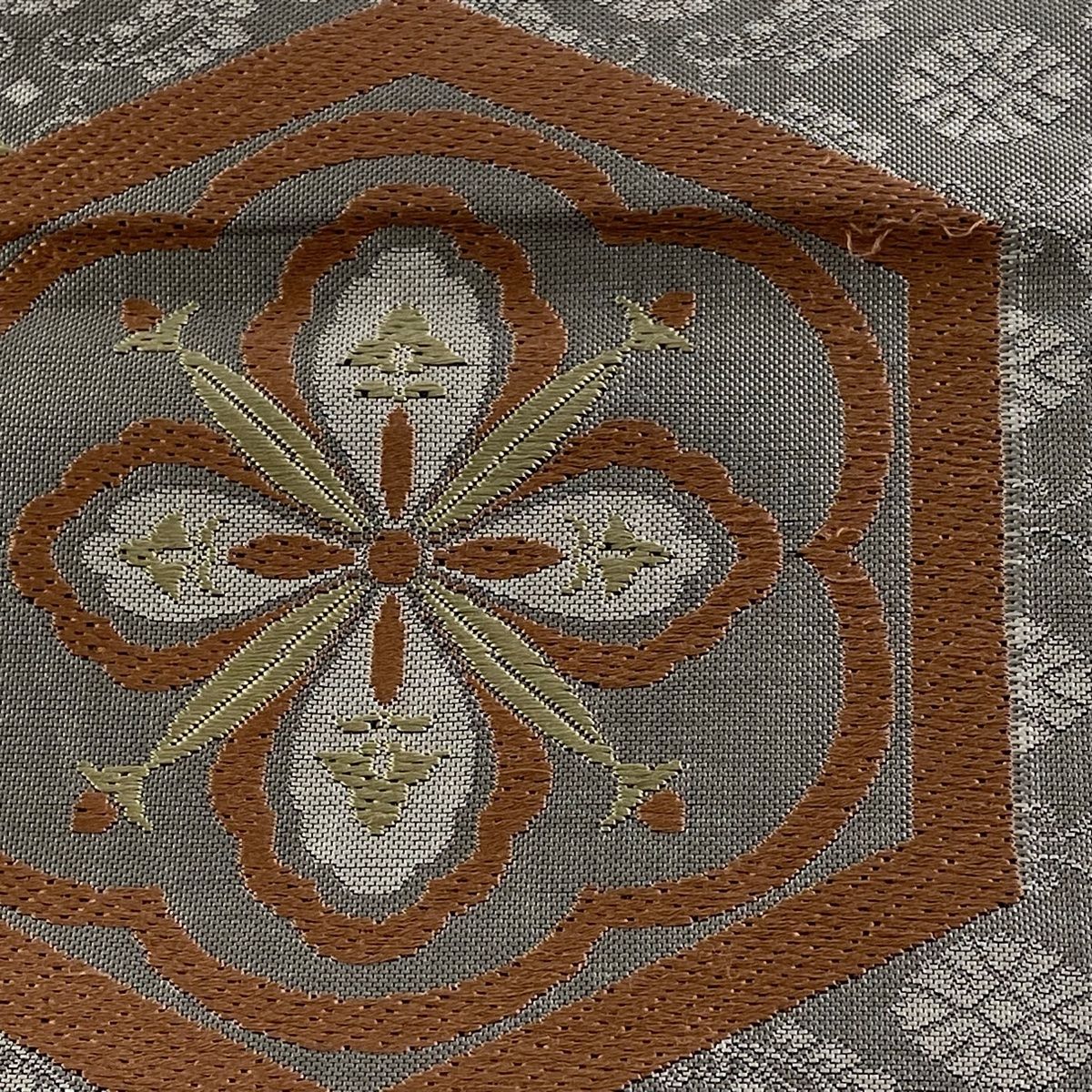 袋帯 秀品 亀甲 花 刺繍 灰色 六通 正絹 【中古】 - メルカリ