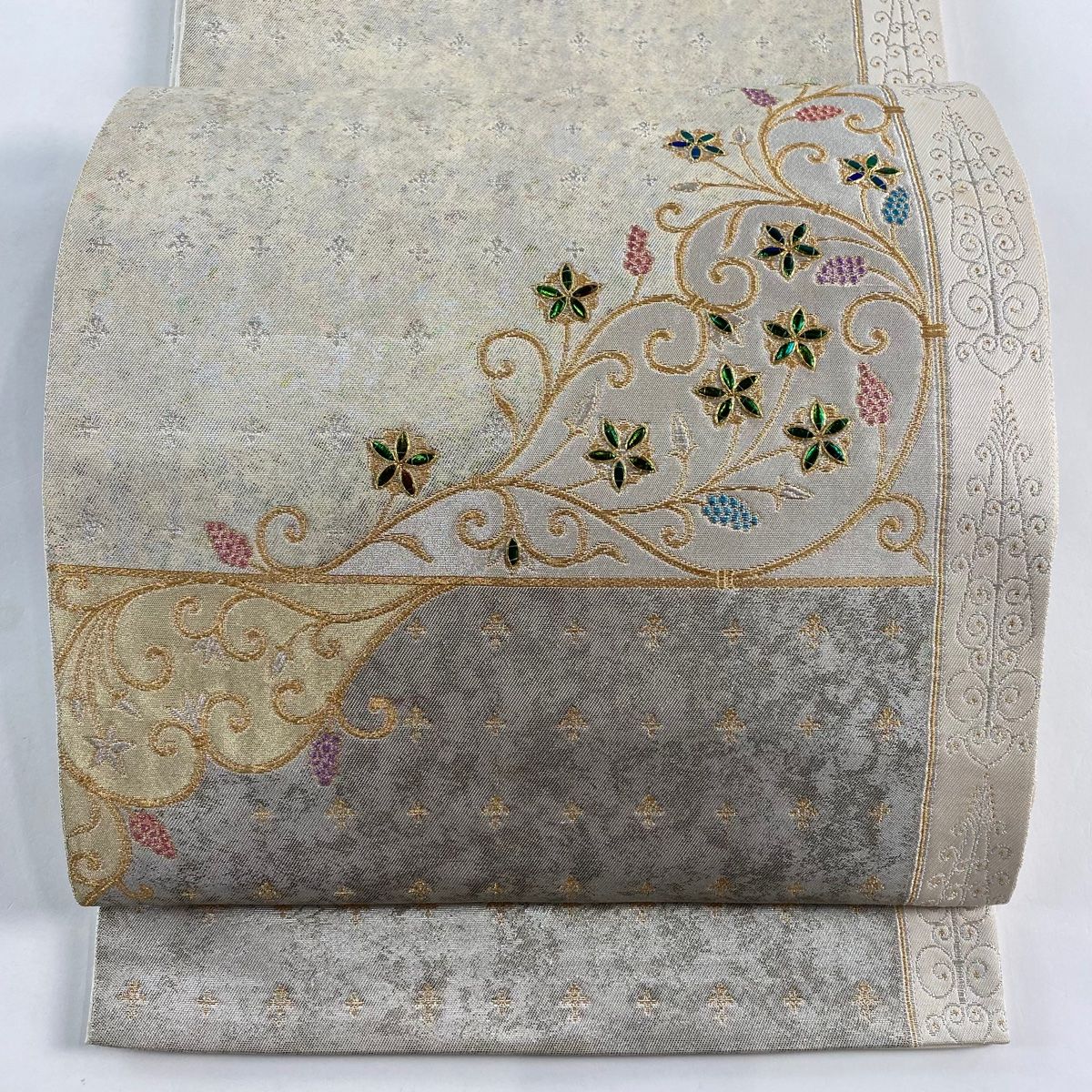 袋帯 玉蟲貴人 花唐草 葡萄唐草 金糸 箔 銀色 お太鼓柄 正絹