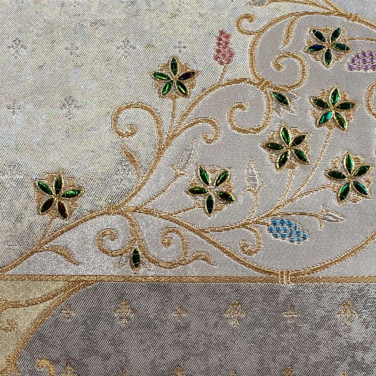 袋帯 玉蟲貴人 花唐草 葡萄唐草 金糸 箔 銀色 お太鼓柄 正絹