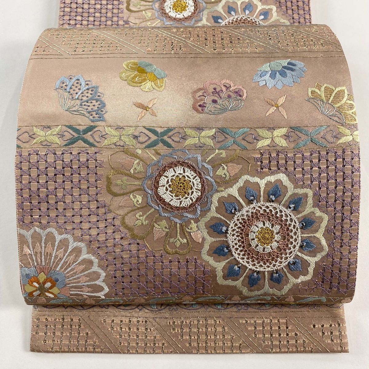 袋帯 華文 草花 刺繍 金糸 ピンクベージュ 六通 正絹