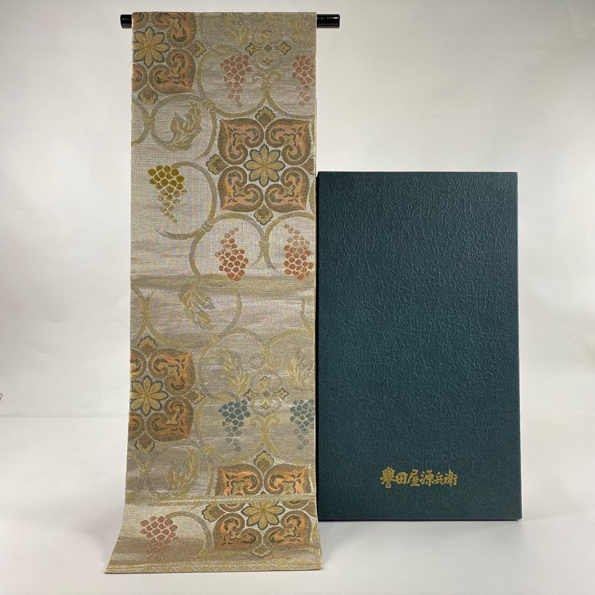 袋帯 誉田屋源兵衛 落款 綾羅織 本金 関西仕立て 共 き 華文 葡萄唐草 金銀糸 箔 金色 六通 正絹