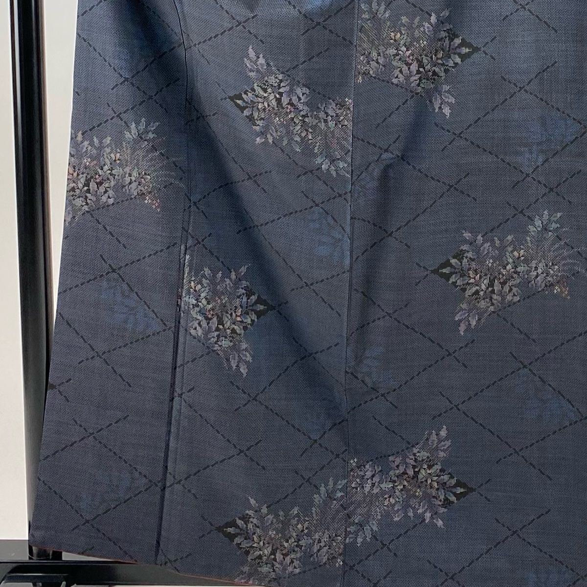 紬 身丈162cm 裄丈65cm M 袷 草花 幾何学 濃紺 正絹 秀品