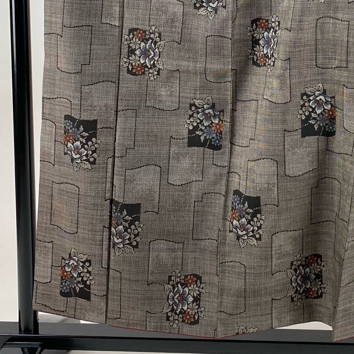 紬 身丈157cm 裄丈65cm M 袷 草花 幾何学 焦茶色 正絹 秀品