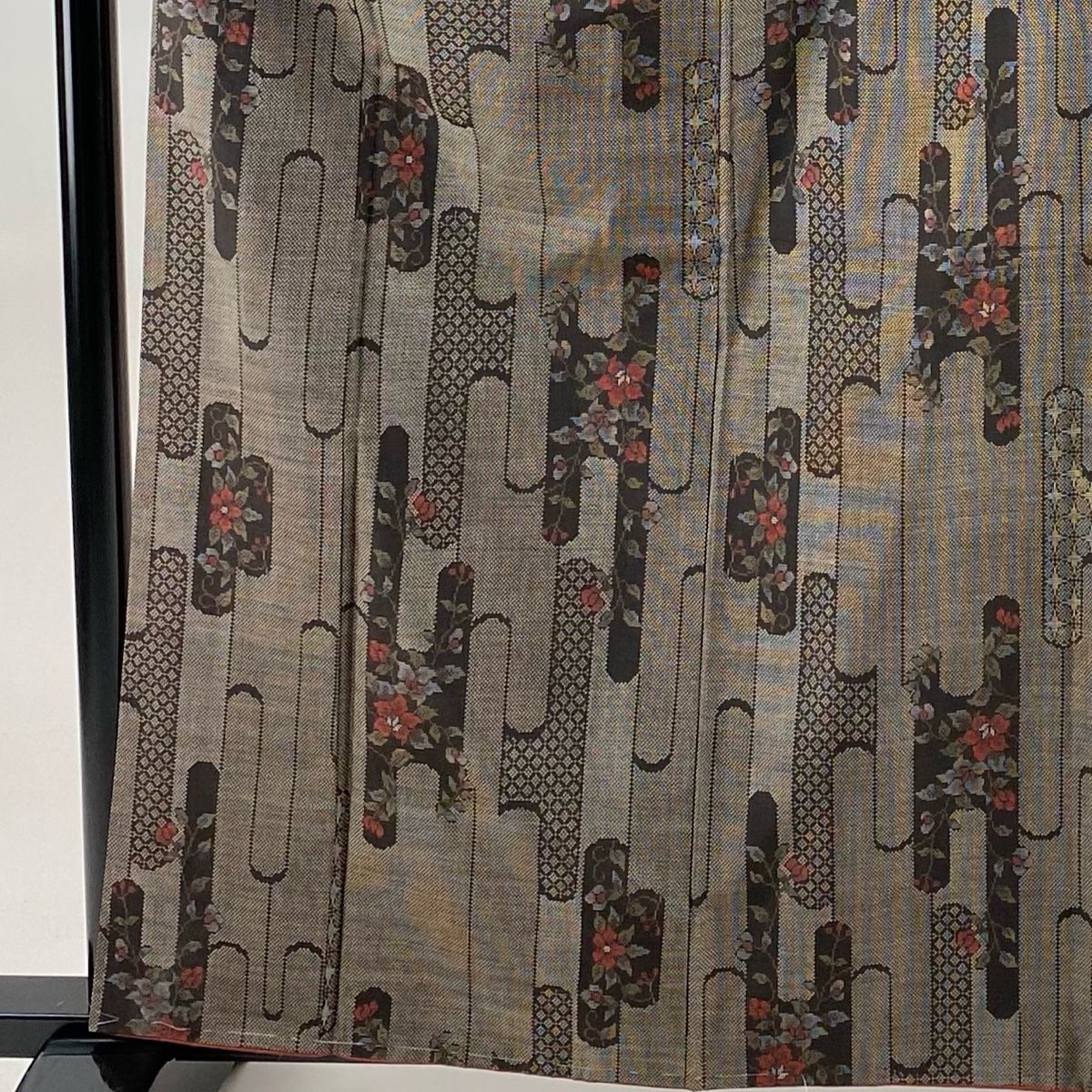 紬 身丈162cm 裄丈65cm M 袷 草花 幾何学 焦茶色 正絹 秀品