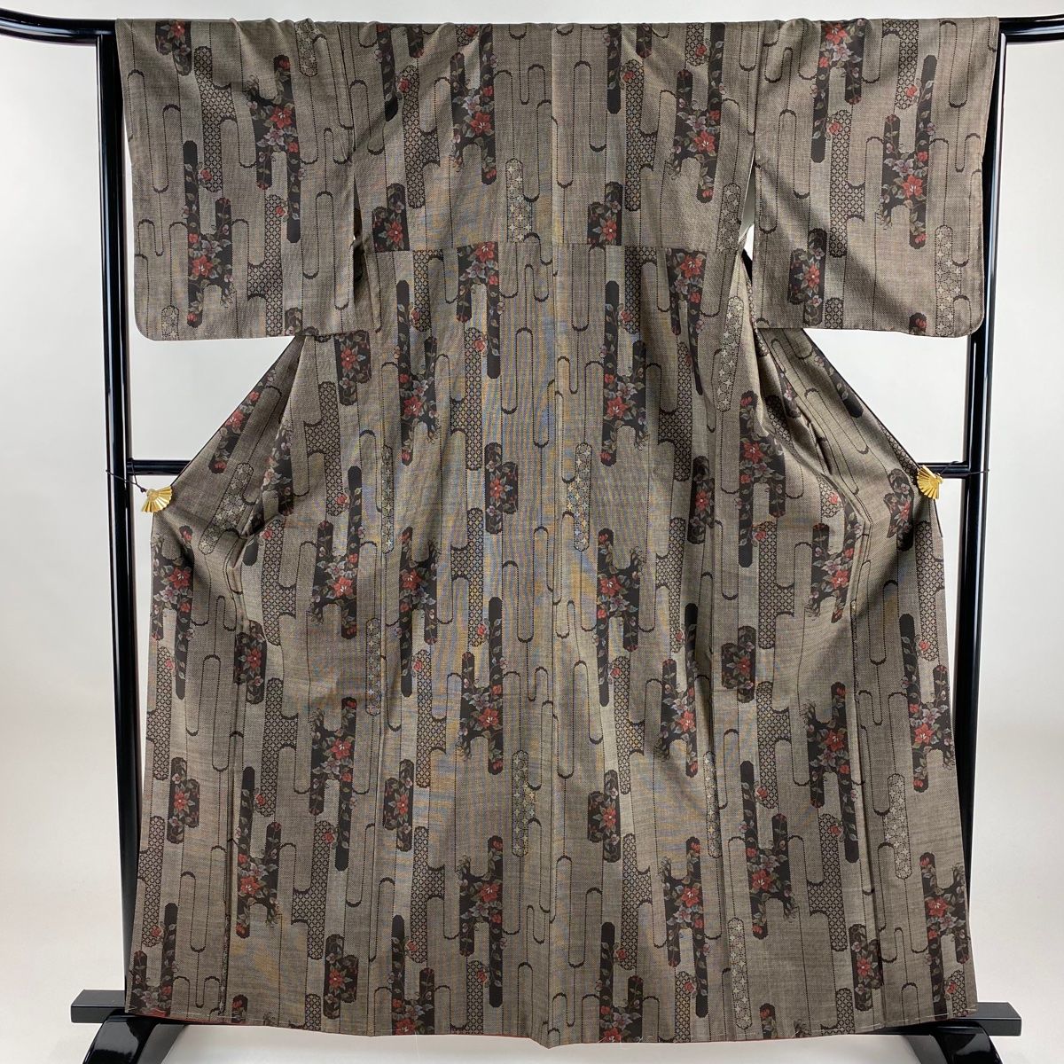 紬 身丈162cm 裄丈65cm M 袷 草花 幾何学 焦茶色 正絹 秀品