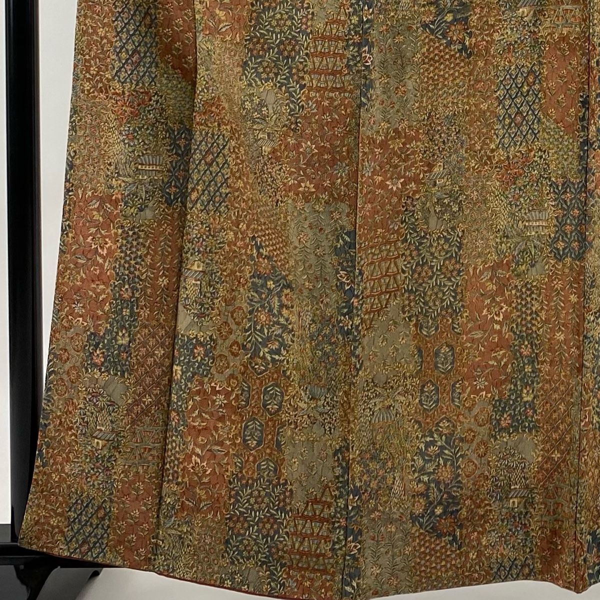 小紋 身丈161.5cm 裄丈63.5cm S 袷 二代目 更甚 落款 草花 建物 縮緬 赤茶 正絹 秀品