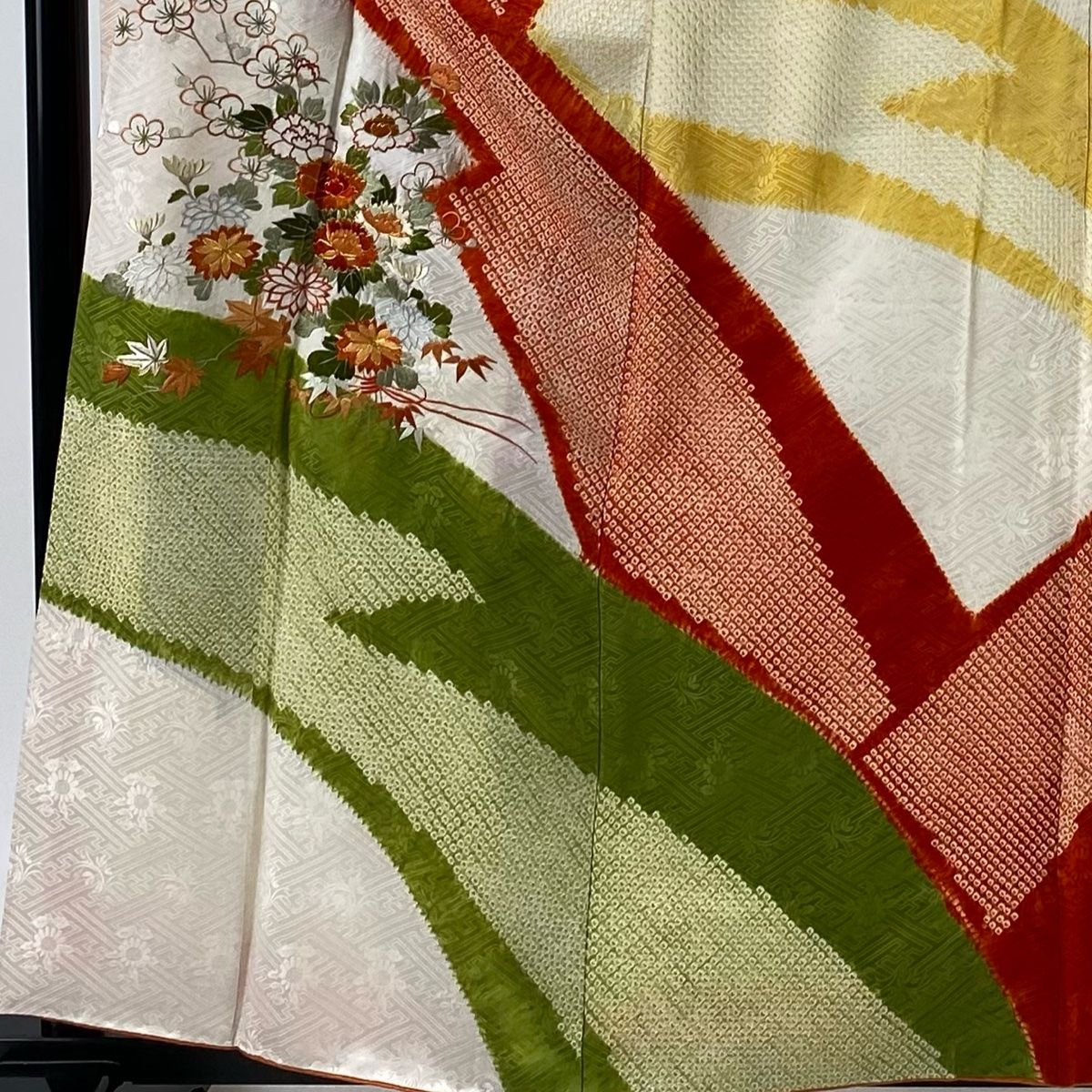 振袖 身丈159cm 裄丈63.5cm S 袷 牡丹 梅 刺繍 絞り 白 正絹 秀品