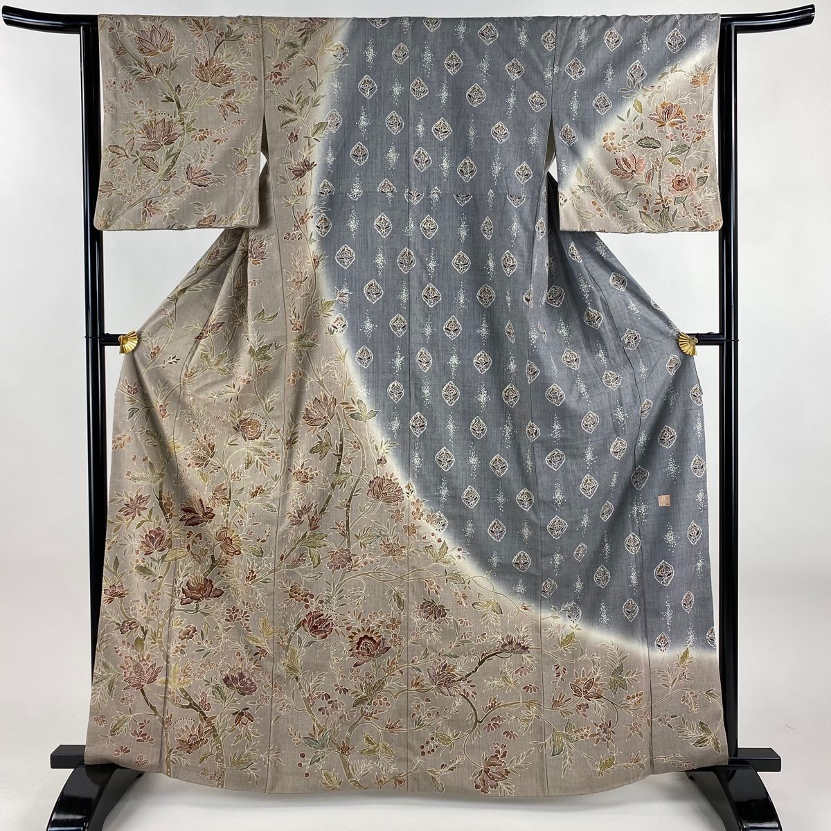 訪問着 身丈163.5cm 裄丈62.5cm S 袷 紬地 落款 枝花 刺繍 金糸 薄茶色 正絹