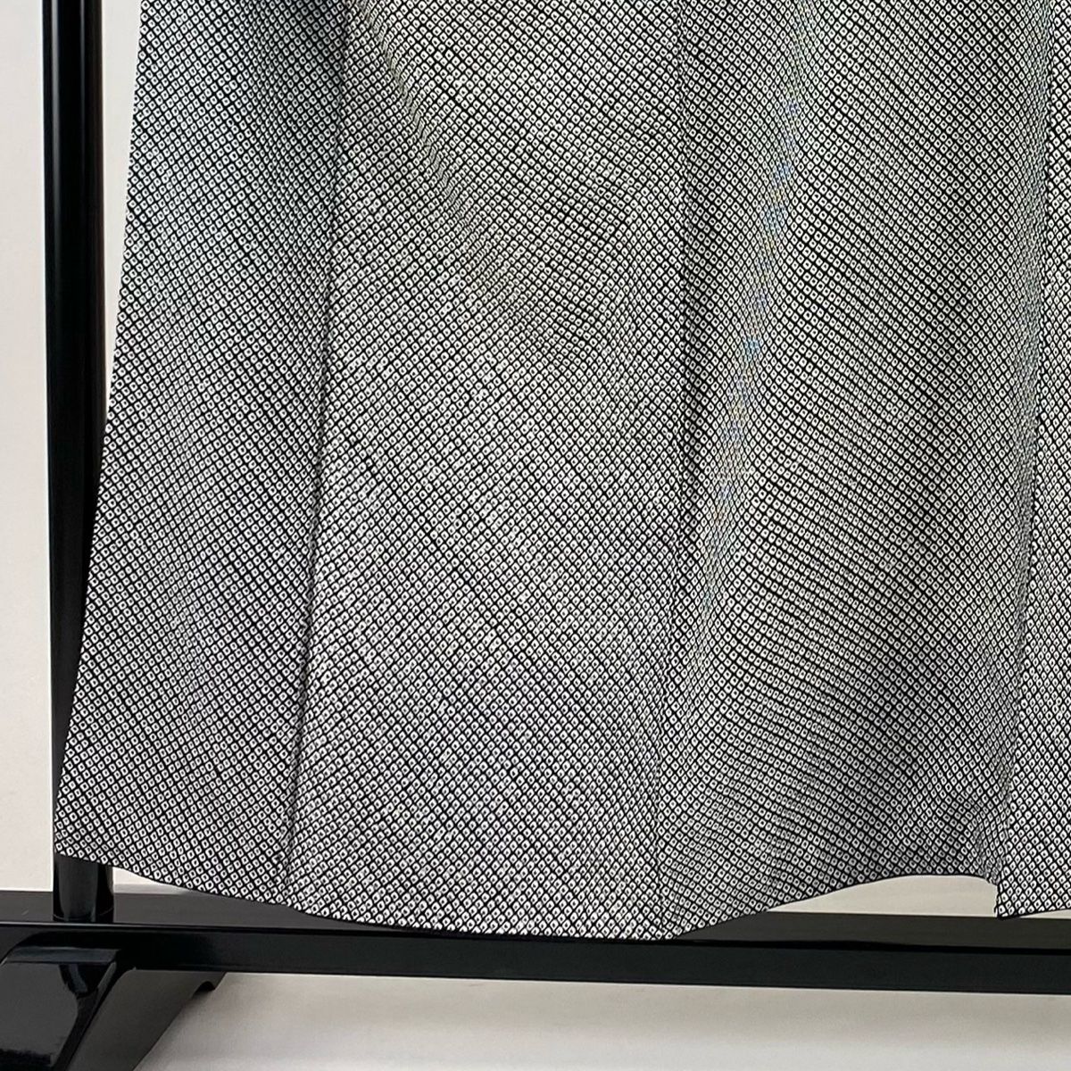 小紋 身丈155cm 裄丈65cm M 袷 総絞り 黒灰 正絹 一つ紋