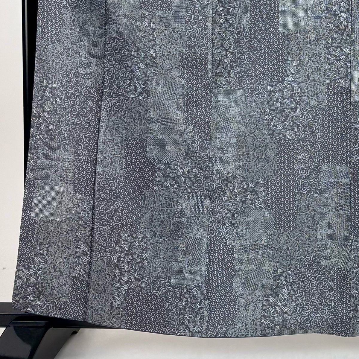 小紋 身丈162cm 裄丈66cm M 袷 牛首紬地 やまと 証紙 毘沙門亀甲 幾何学 青灰色 正絹