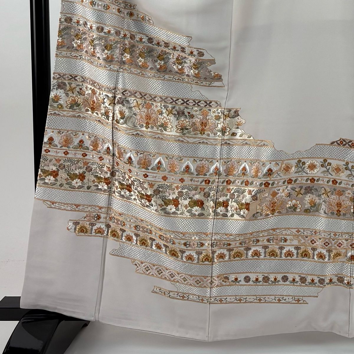 訪問着 身丈162cm 裄丈64.5cm M 袷 草花 七宝文 金糸 刺繍 灰茶 正絹 一つ紋