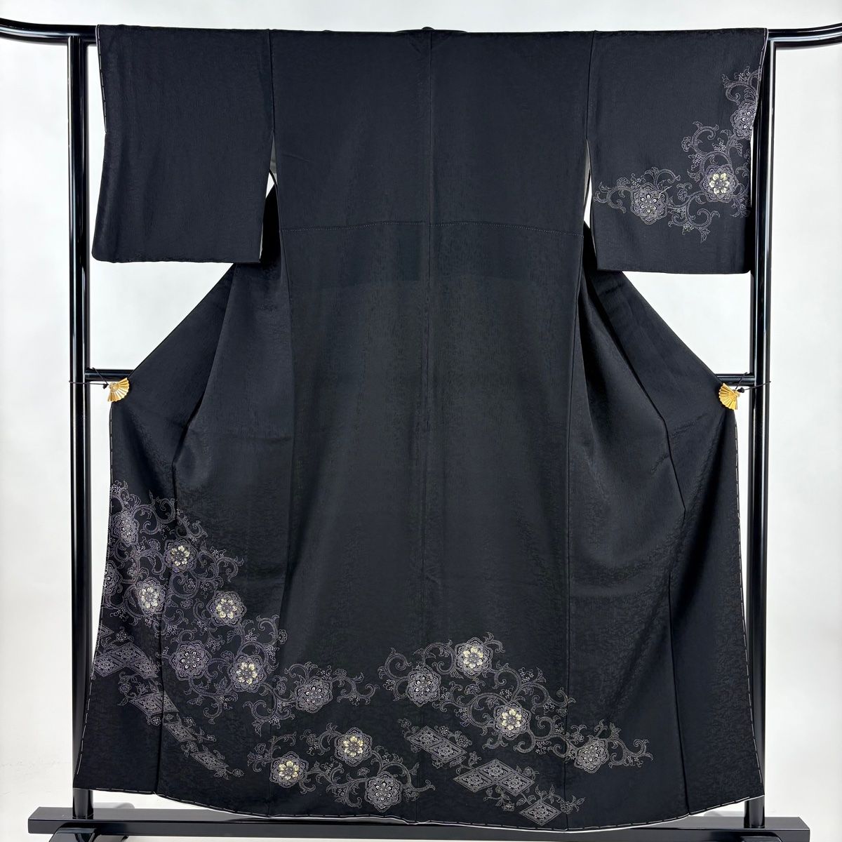 付下げ 身丈156cm 裄丈63.5cm S 袷 花唐草 菱 金銀彩 黒 正絹