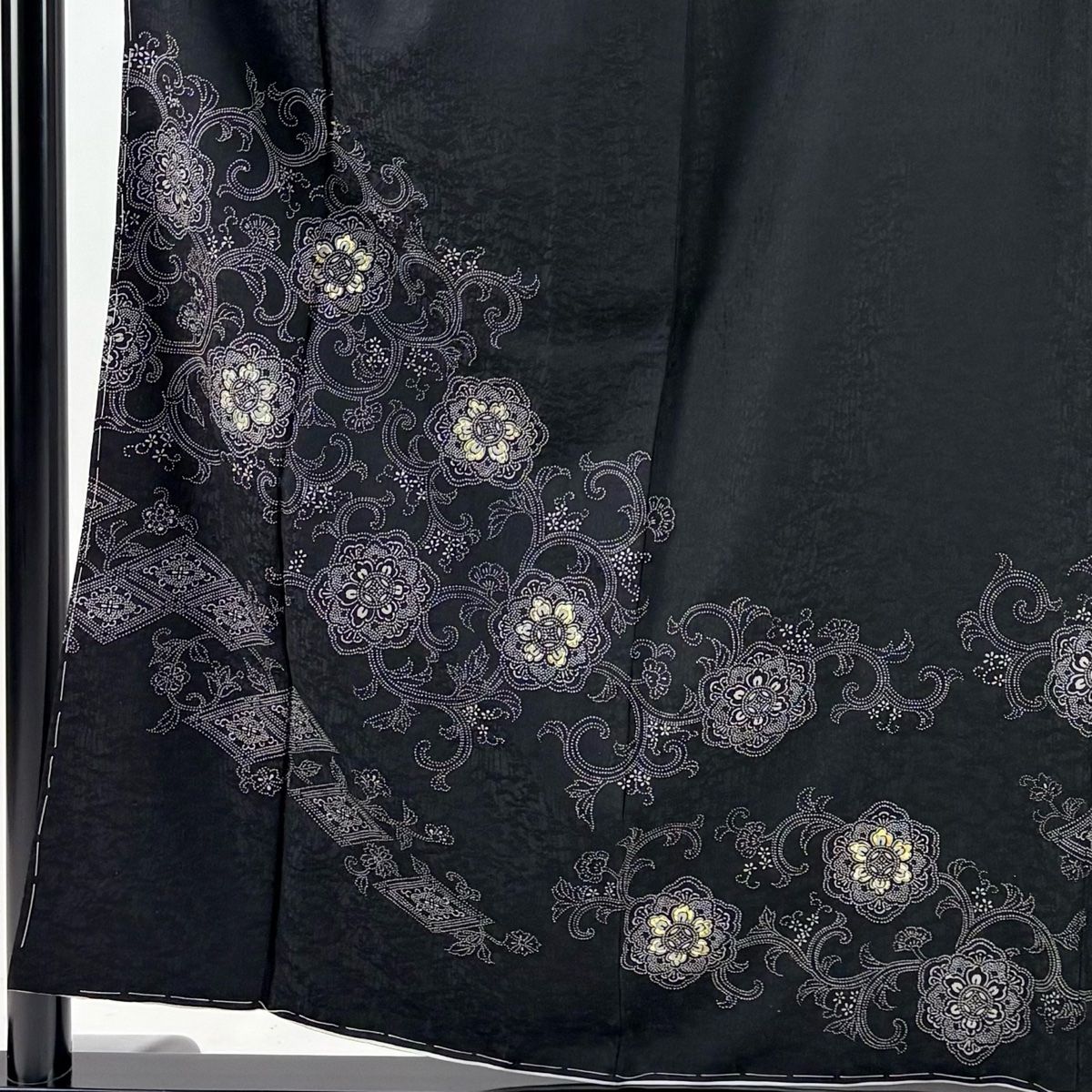 付下げ 身丈156cm 裄丈63.5cm S 袷 花唐草 菱 金銀彩 黒 正絹