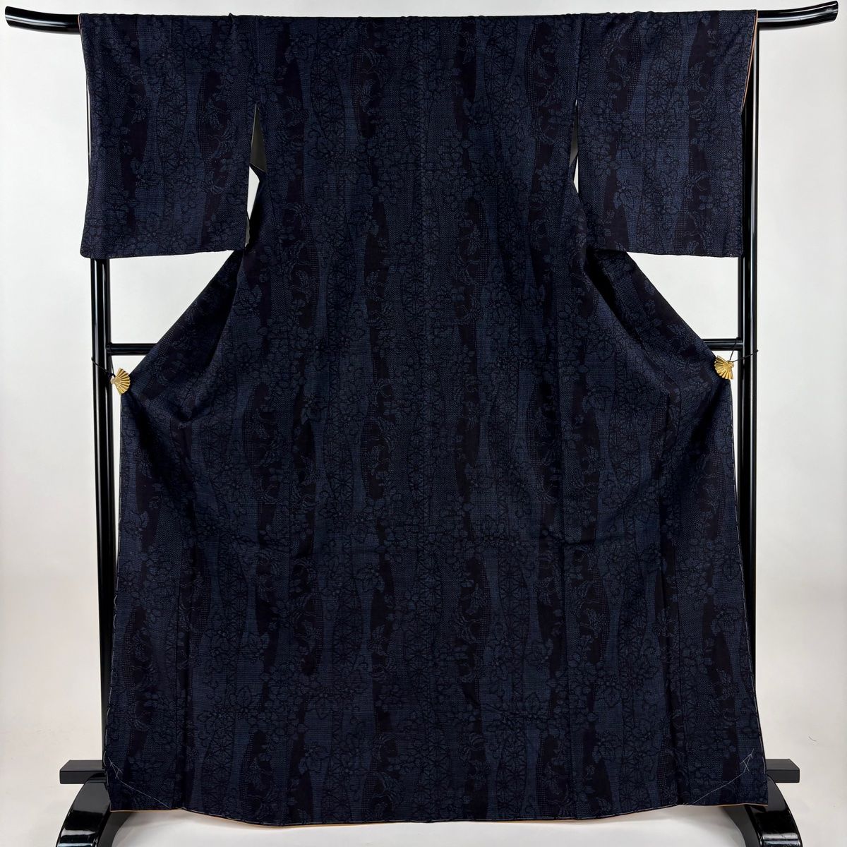結城紬 身丈168 cm 裄丈67 M 袷 100亀甲 本場結城紬 奥順 ますいわ屋 証紙あり 麻の葉 草花 濃紺 正絹