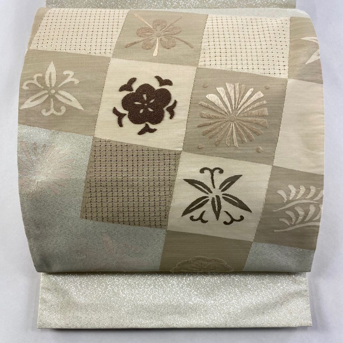 袋帯 松竹梅 変わり市松 刺繍 箔 ベージュ お太鼓柄 正絹