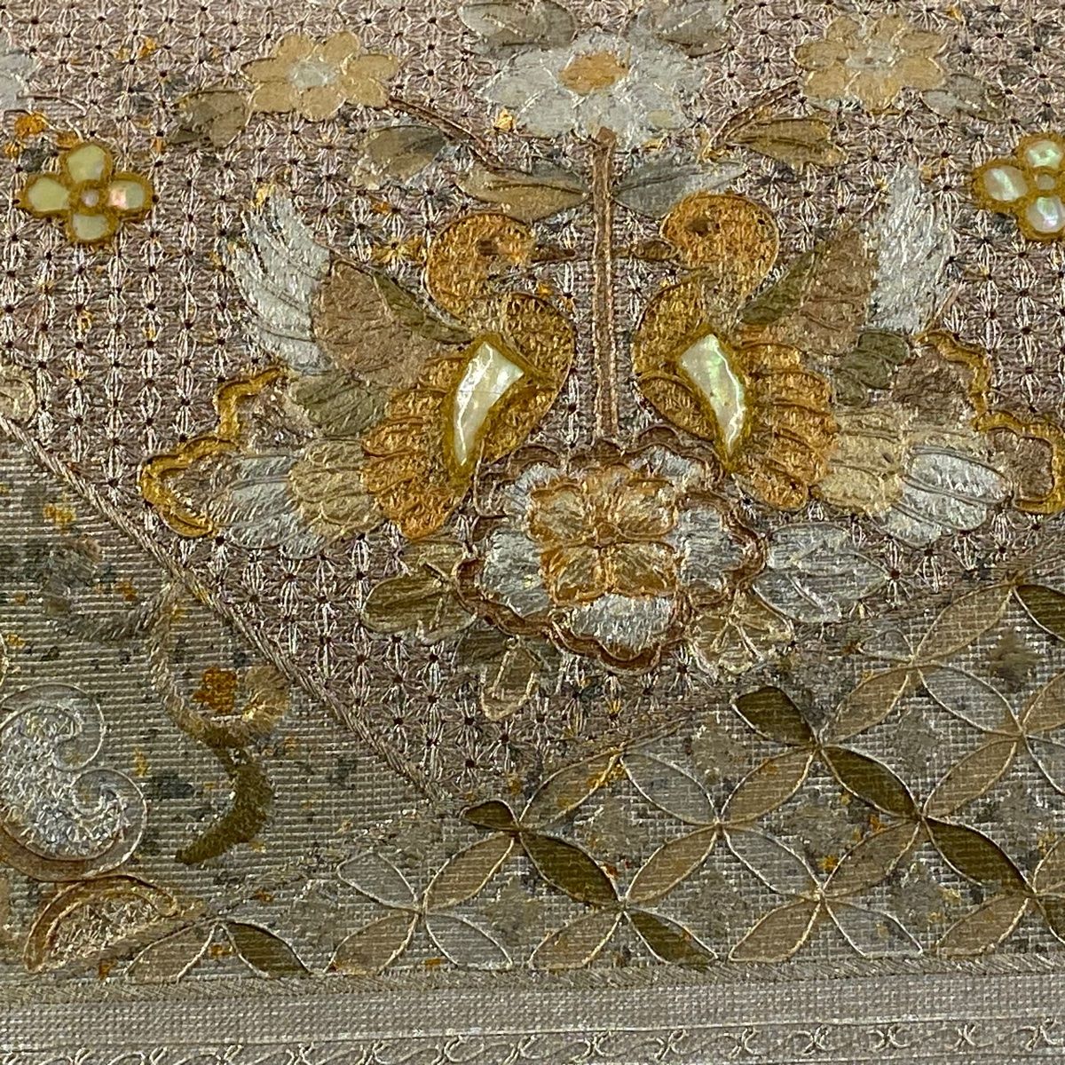 袋帯 秀品 向かい鳥 草花 螺鈿 金銀彩 灰色 お太鼓柄 正絹 【中古