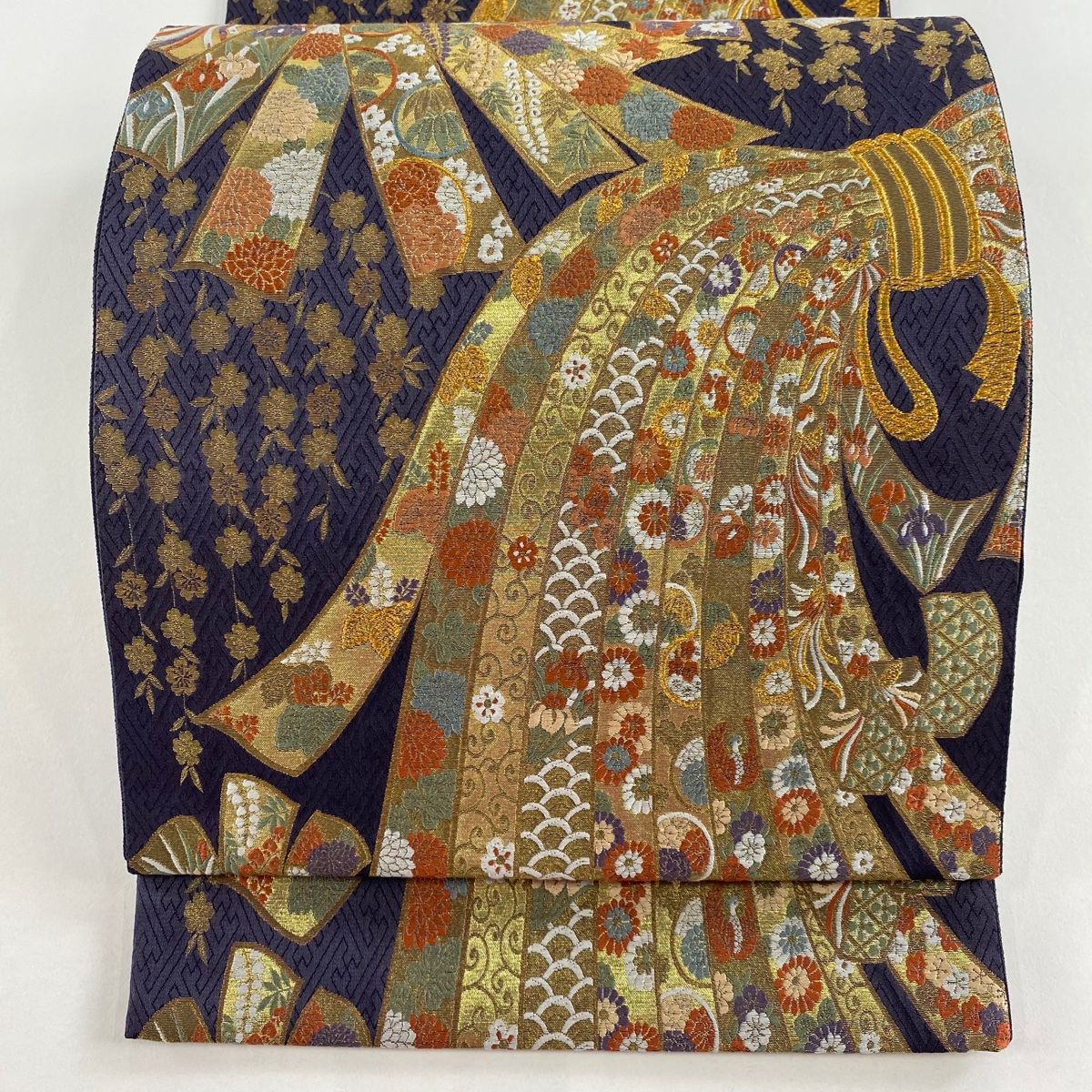 袋帯 秀品 束ね熨斗 草花 箔 金彩 濃紫 六通 正絹