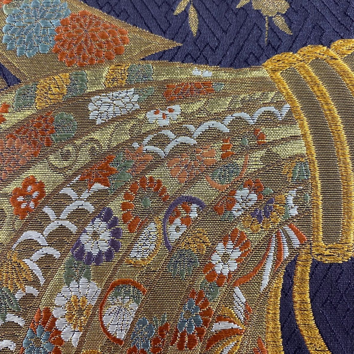袋帯 秀品 束ね熨斗 草花 箔 金彩 濃紫 六通 正絹