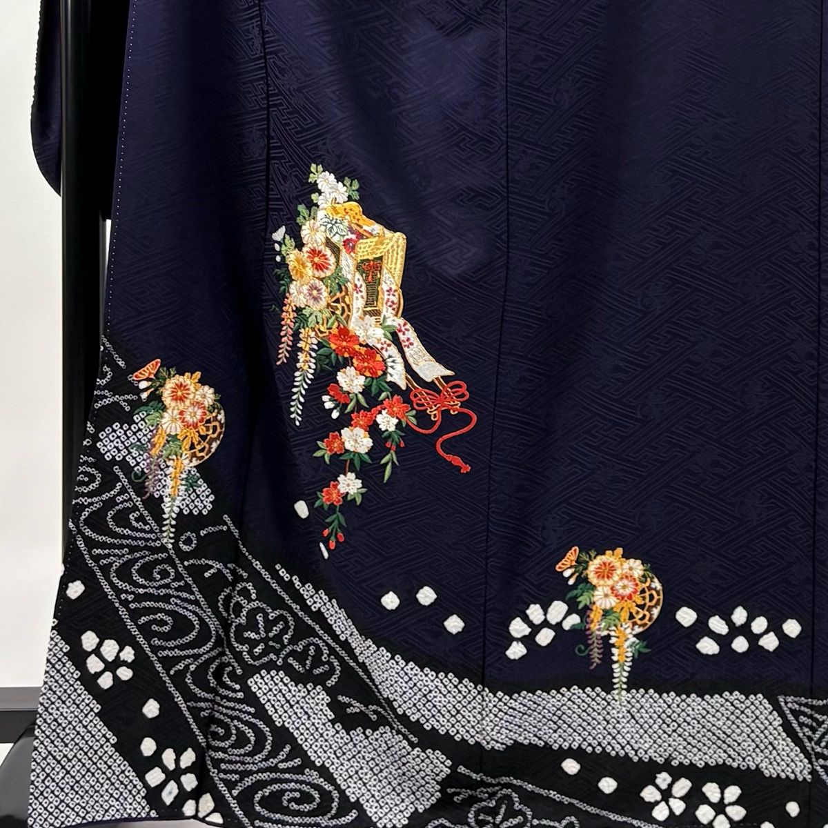 振袖 身丈167cm 裄丈70cm L 袷 御所車 草花 刺繍 絞り 濃紫 正絹