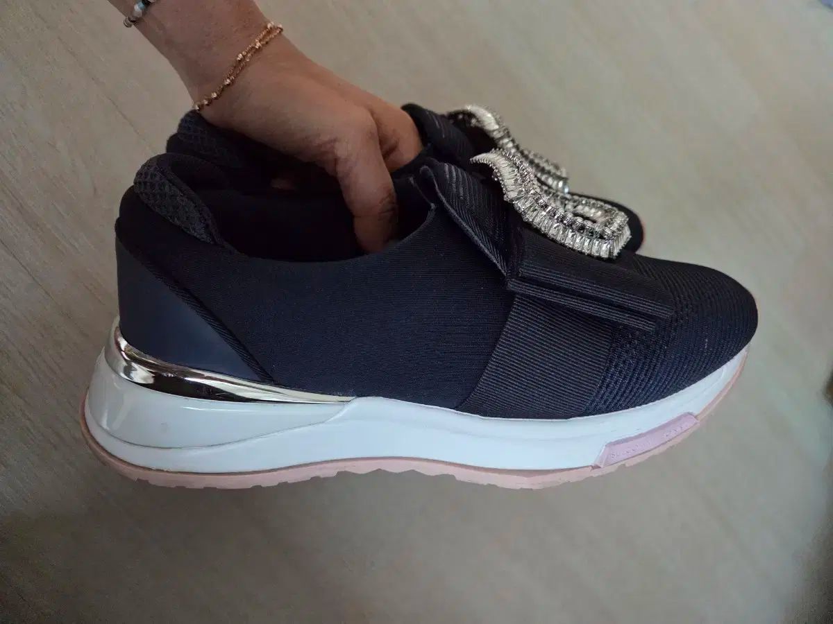 シューコンマボニー