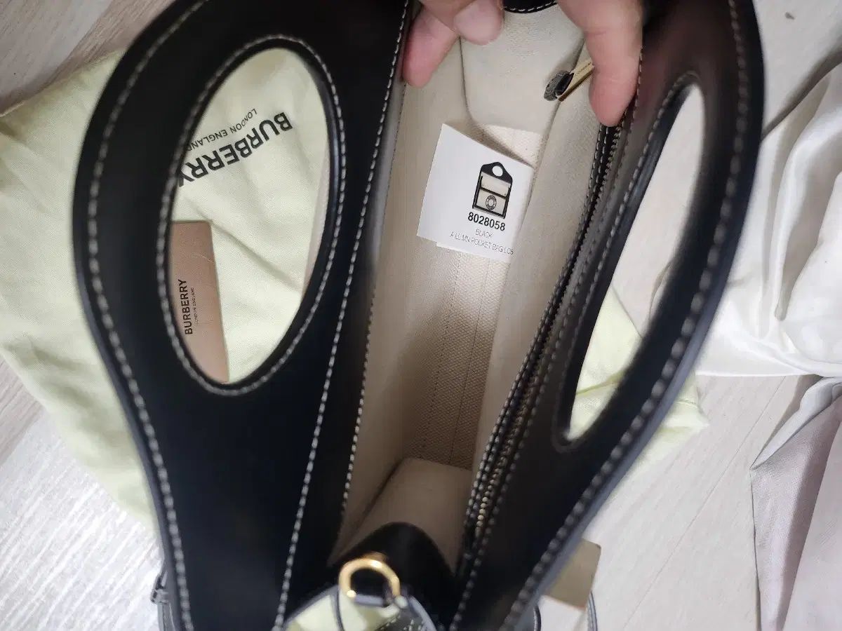 バーバリー ポケットバッグ