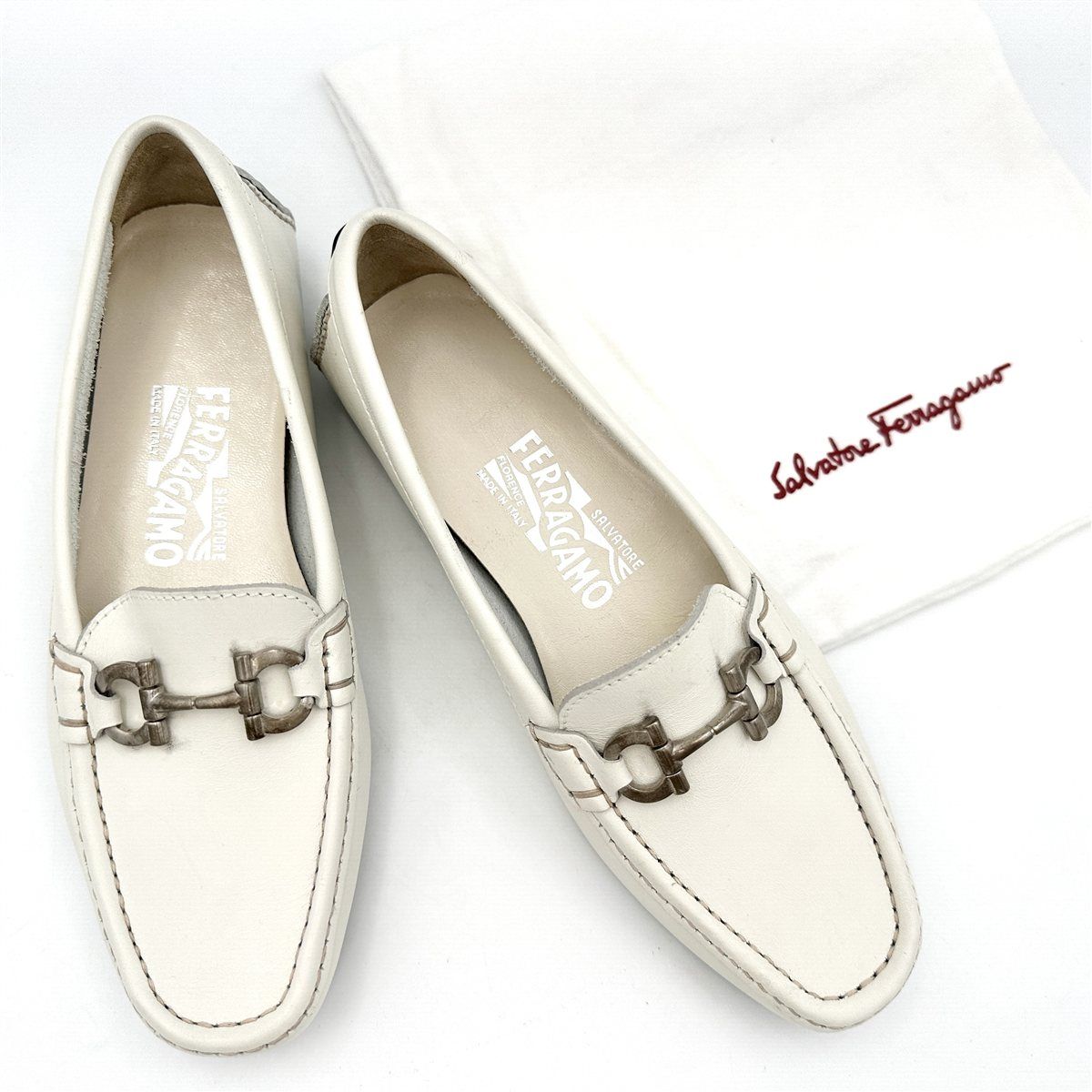 Ferragamo ガンチーニ ドライビングシューズ 本革 ホワイト 1804 T