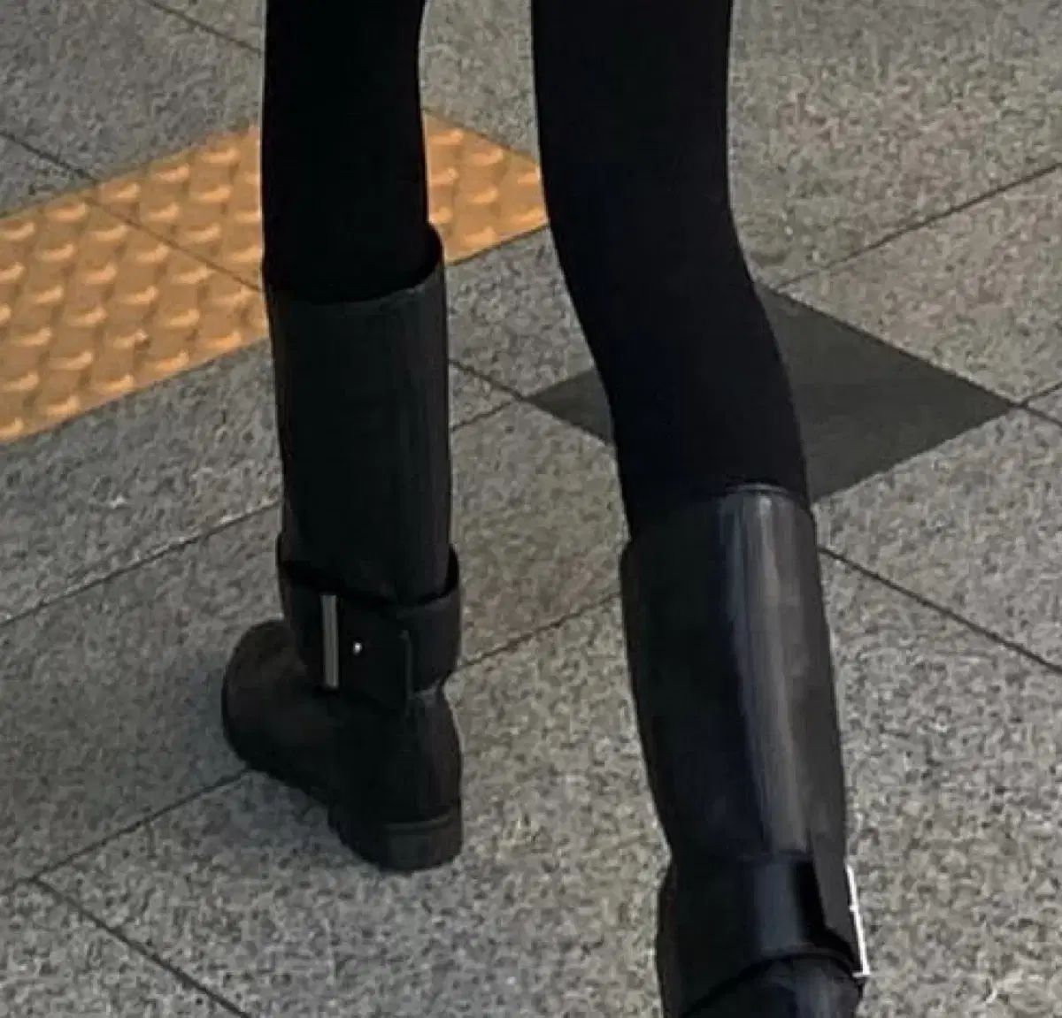 ベルト付き ロングブーツ 235