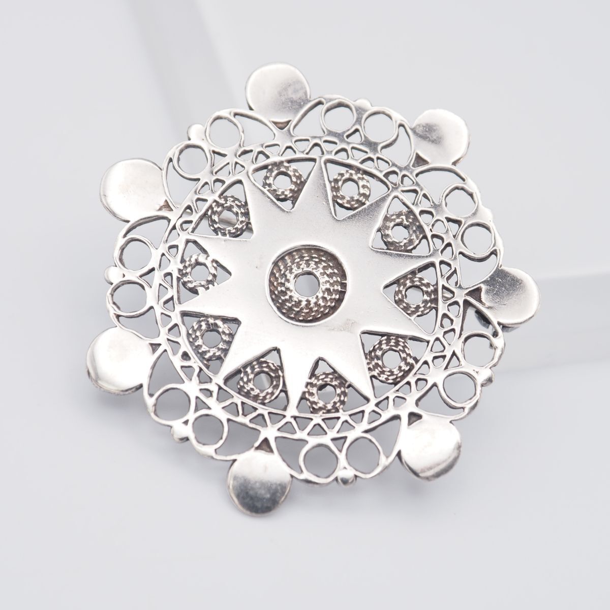 F279 ヴィンテージ 835刻印 ブローチ 透かし彫り デザイン シルバー