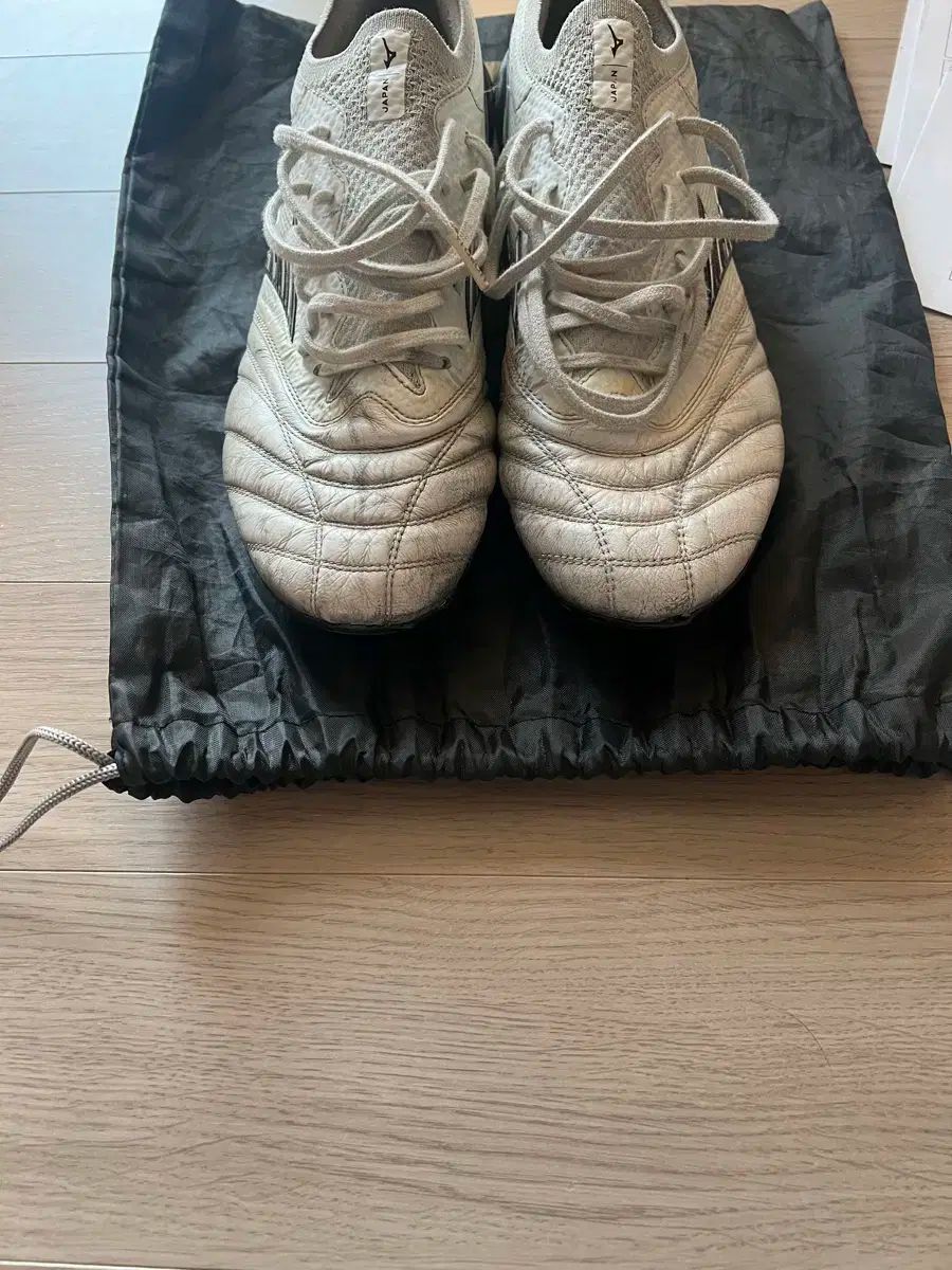 ミズノ モレリア サッカーシューズ 白 Made in Japan FG