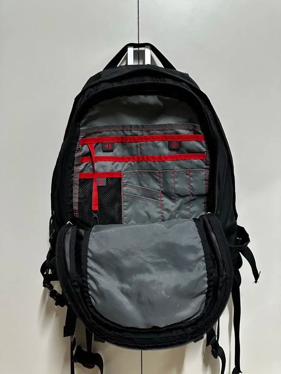 THE NORTH FACE ザノースフェイス 핫샷 ブラック バックパック KARIMZIABAT_FR