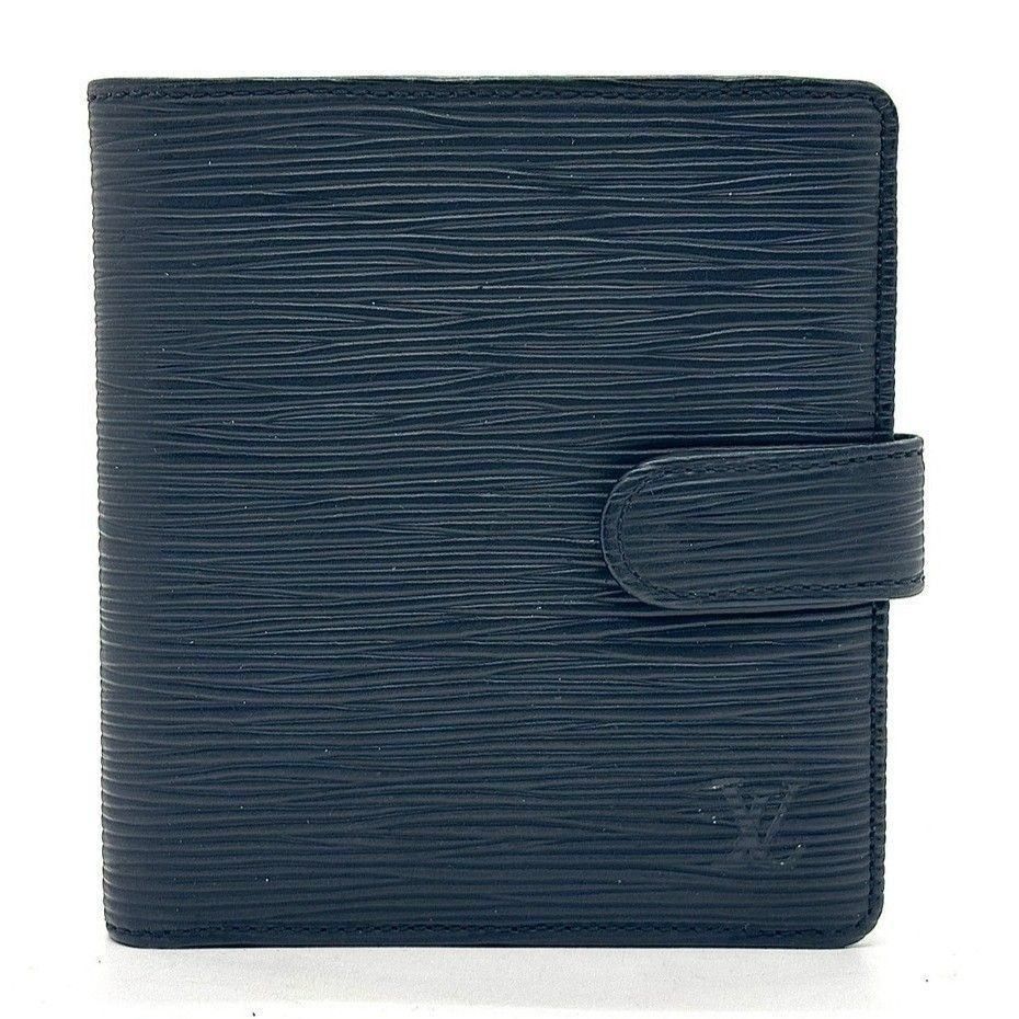 静寂に宿る 黒の品格 LOUIS VUITTON ルイヴィトン 二つ折り財布 エピ ポルトビエコンパクト スナップベルト コインケース メンズ ブラック