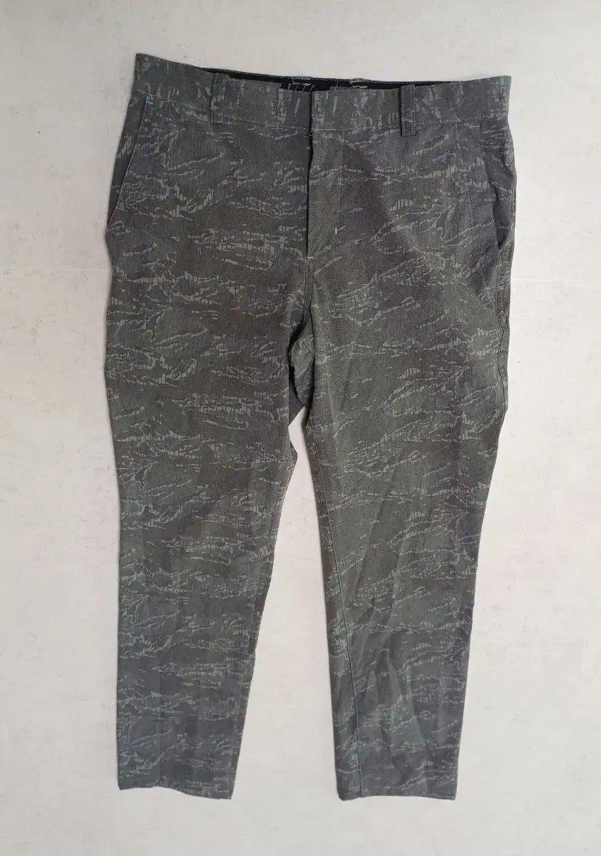 ゴルフパンツ ストレッチ加工