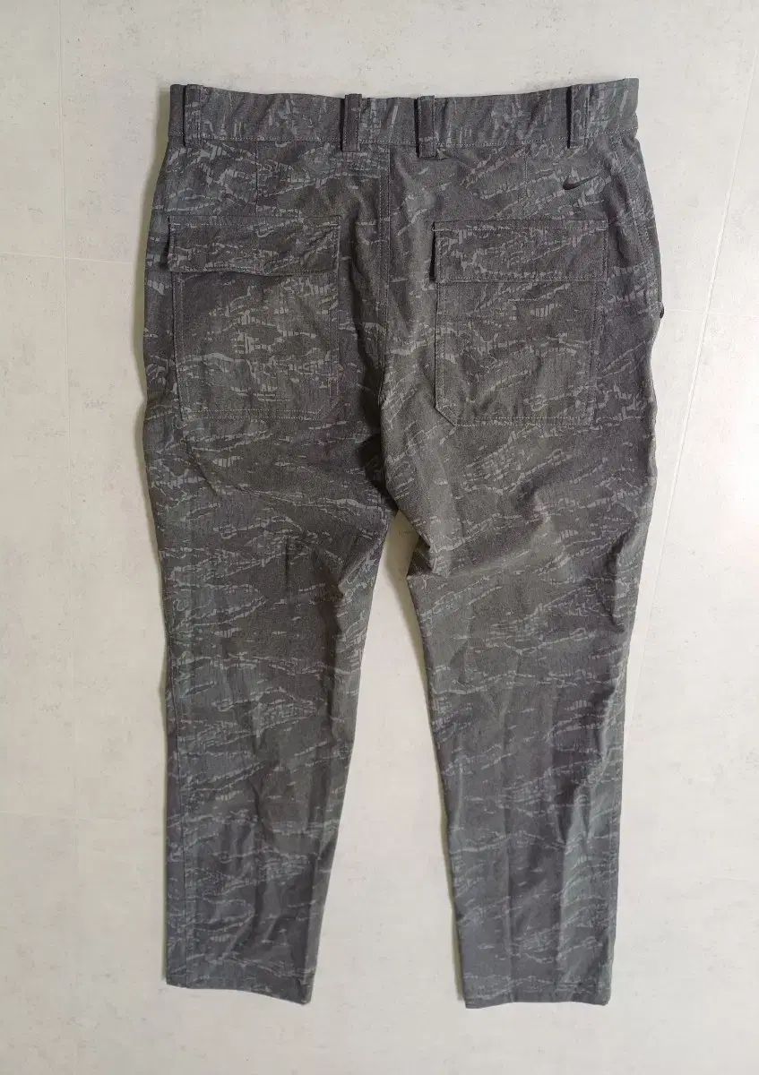 メンズ NIKE GOLF ナイキゴルフ 季節の変わり目 ゴルフパンツ ストレッチ加工 32-33