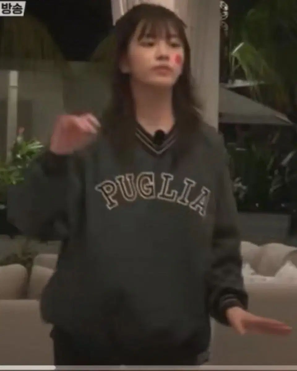 アン ユジン AN YUJIN 服 アンドユー プーさん コメントリア LIA Vネック プルオーバー ウィンター ブレーカー ネイビー