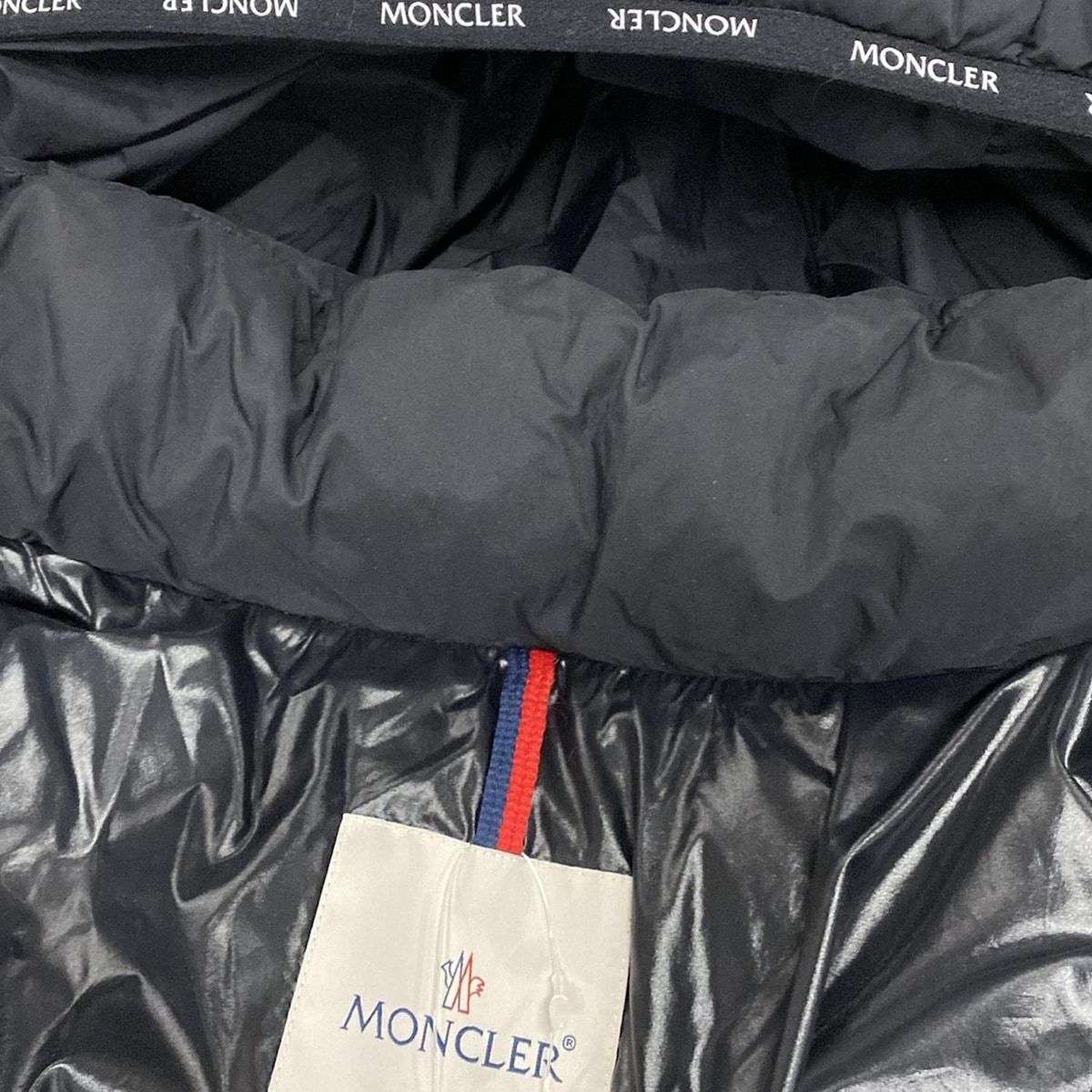 黒 ジップアップ