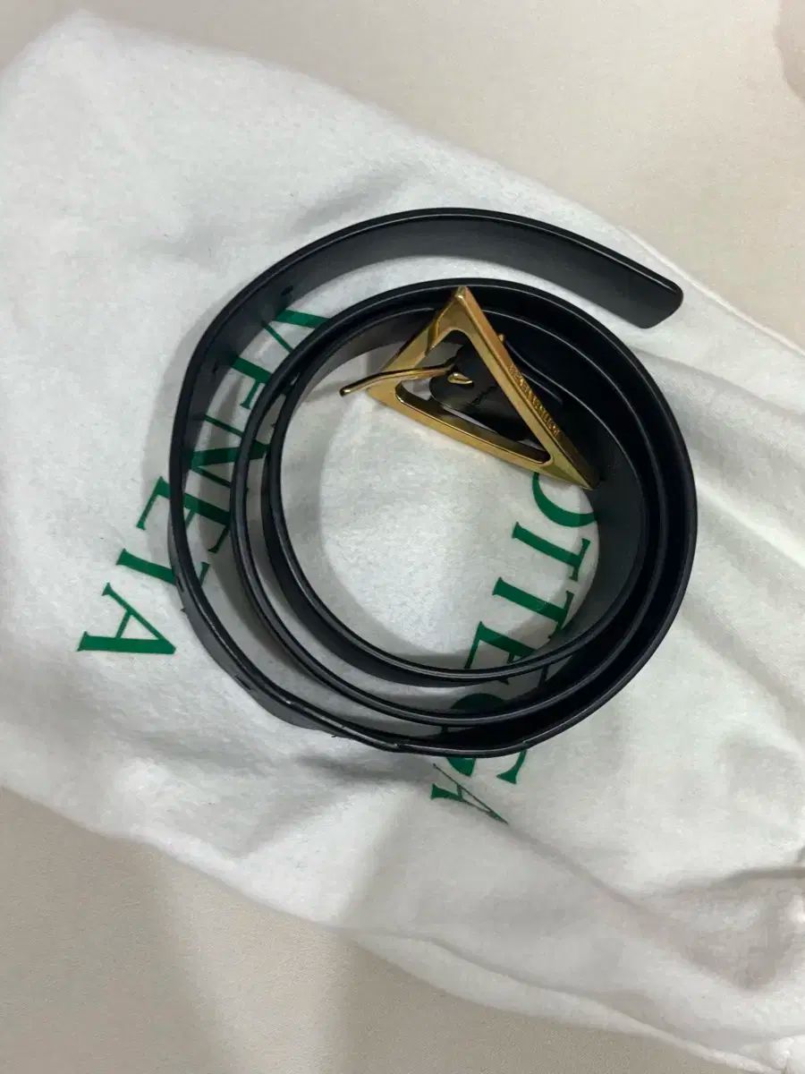 BOTTEGA VENETA ボッテガ ヴェネタ トライアングル ブラック ベルト ゴールド 80