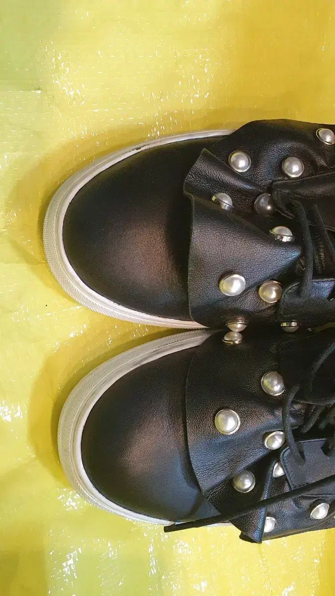  MISSUE レディース パール フリル スニーカー 240 状態良し スニーカー 靴