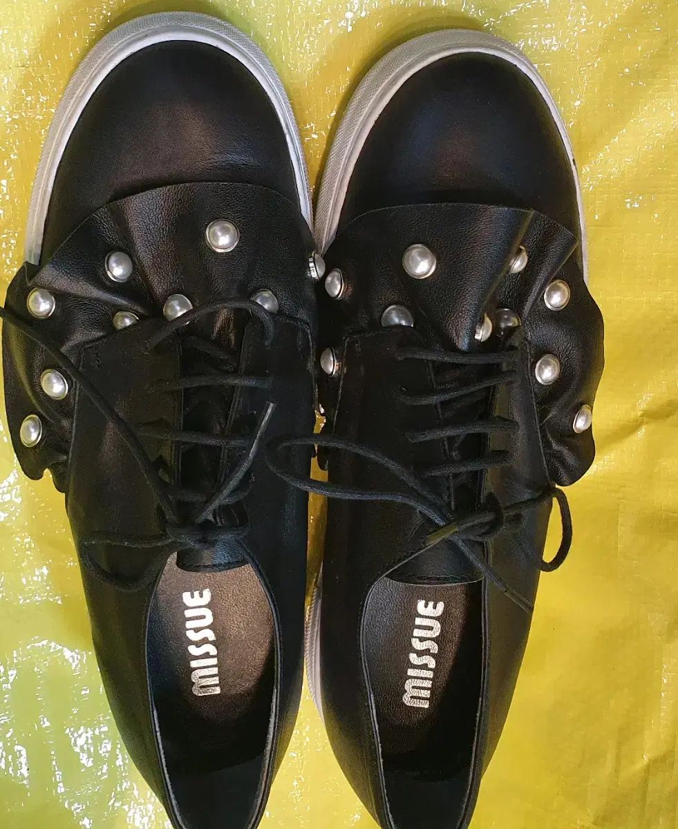 MISSUE レディース パール フリル スニーカー 240 状態良し