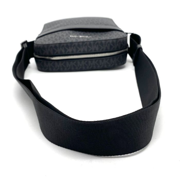 シグネチャー レザー