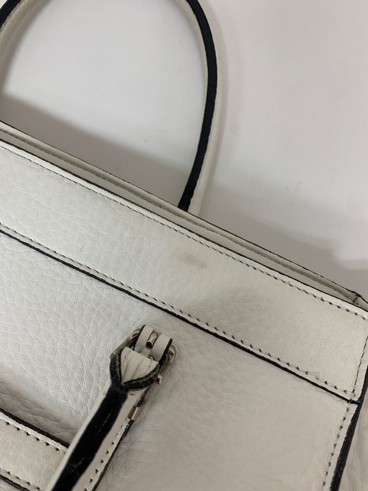 ホワイト IT4N1HMU1G7W