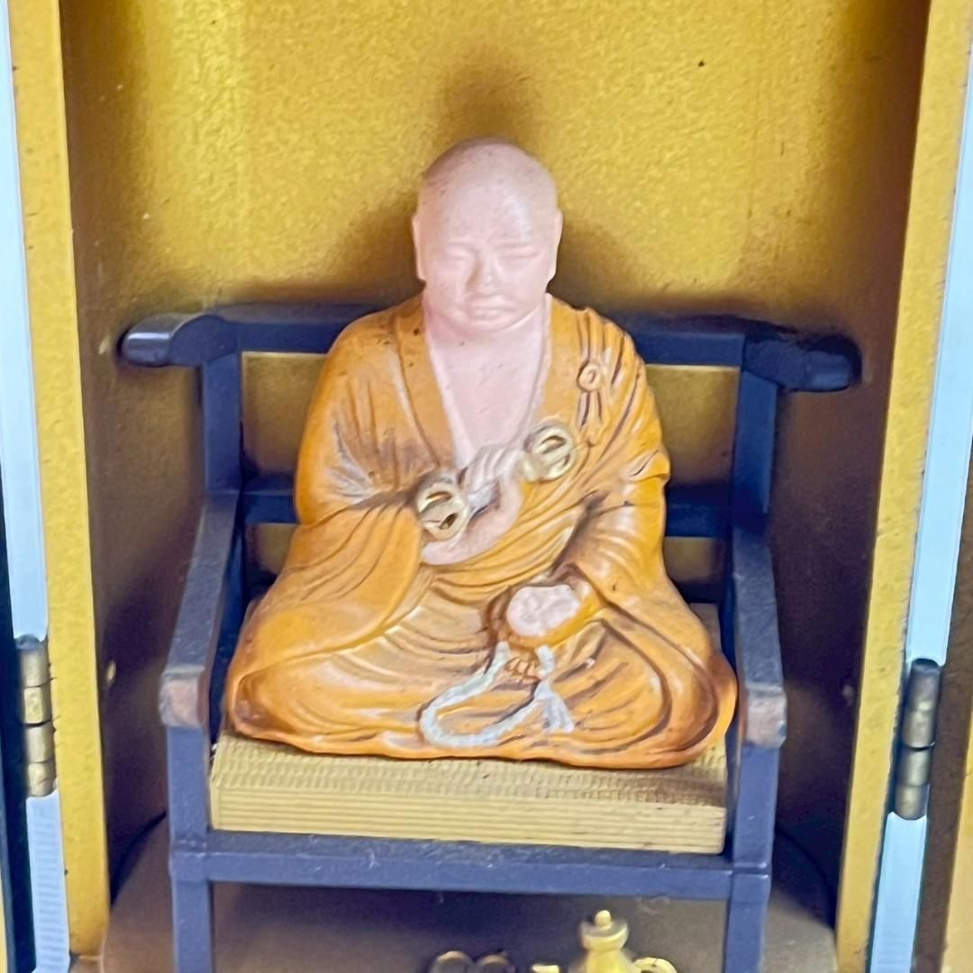 弘法大師空海 厨子 僧侶像 金属製 仏像 約10cm 金属部分に錆あり