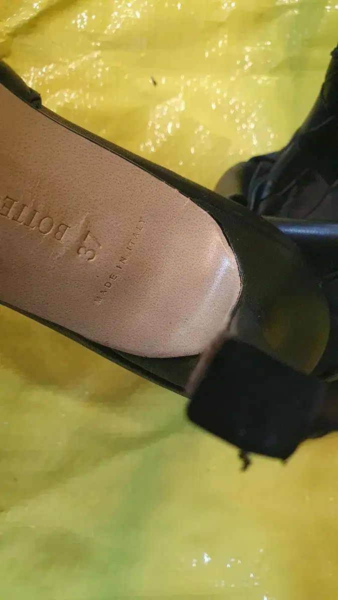 ヒールサンダル