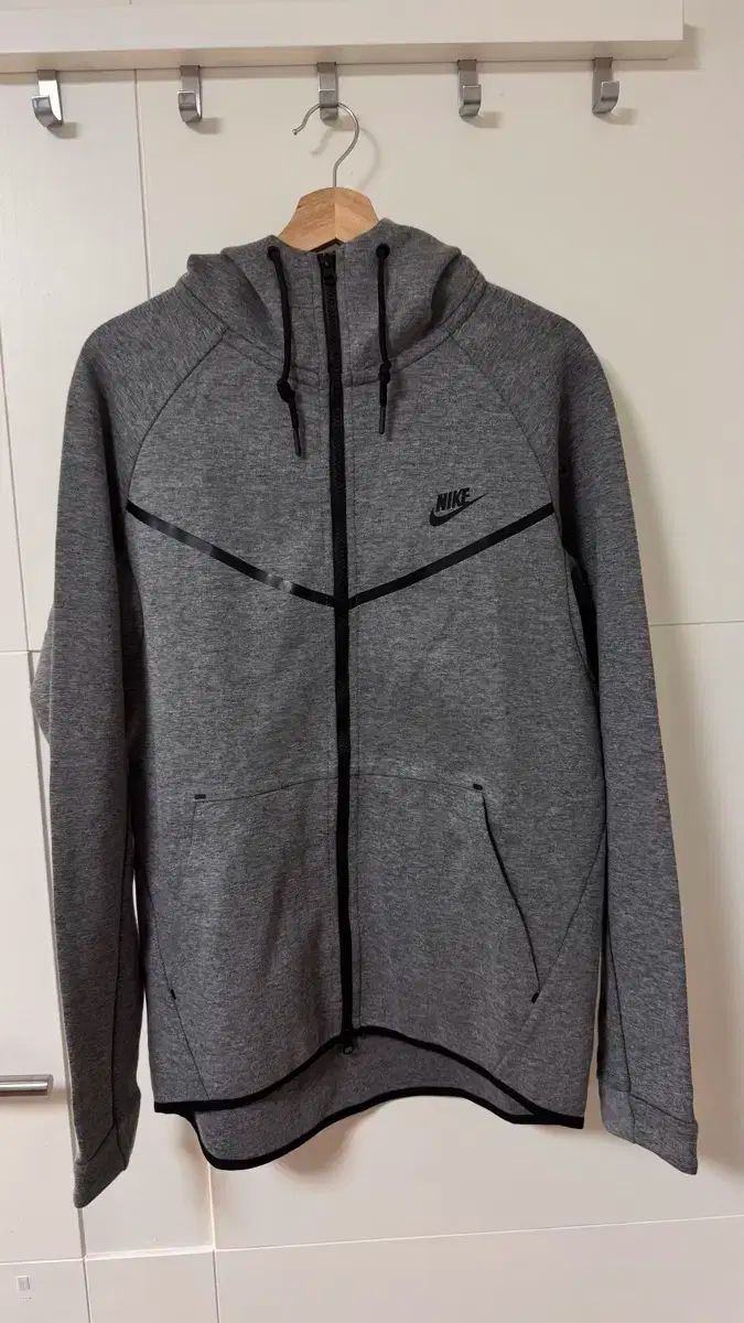 ナイキ テックパック フードジップアップ L