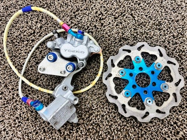 ストリートマジック2 110 フロントキャリパー ディスク A7412 マスター ブレーキレバー CF12A スズキ F131 キャブ車 12V