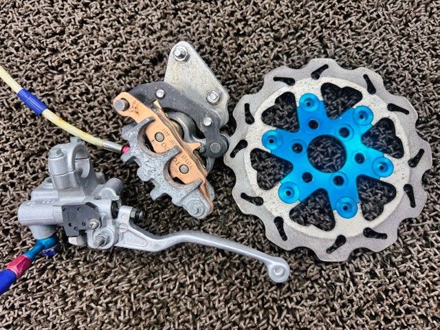 ストリートマジック2 110 フロントキャリパー ディスク A7412 マスター ブレーキレバー CF12A スズキ F131 キャブ車 12V