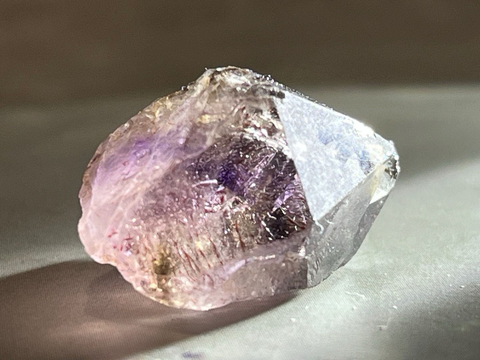 配送商品は通常配送無料。 セイクリッドセブン アメジスト スモーキー クリスタル 水晶 原石