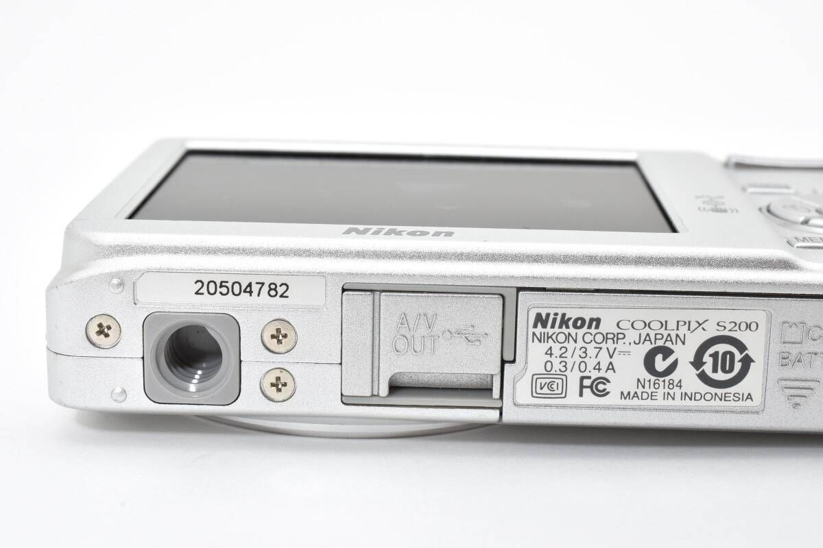 ☆良品☆ ニコン Nikon COOLPIX S200 シルバー コンパクトデジタル