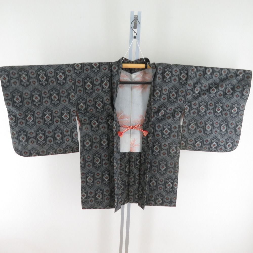 紬 着物 アンサンブル 羽織付 菊菱亀甲文 袷 広衿 黒色 正絹 紬 着物 アンサンブル 羽織付 菊菱亀甲文 袷 広衿 黒色 正絹